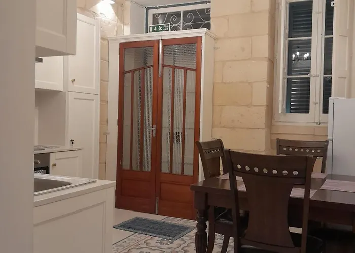 Charming Town House In Cospicua, Valperga Rooms