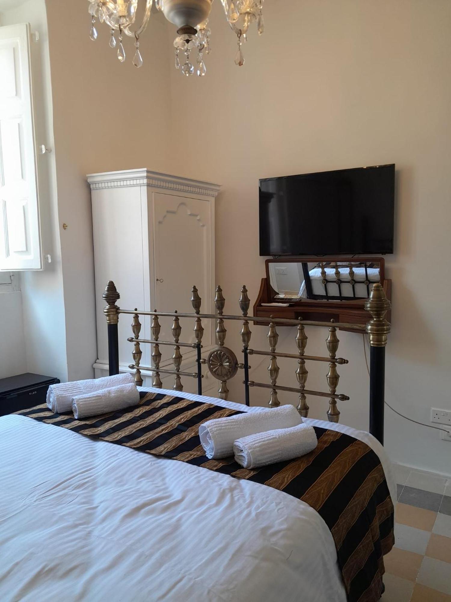 Apartment Charming Town House In Cospicua, Valperga Cospicua