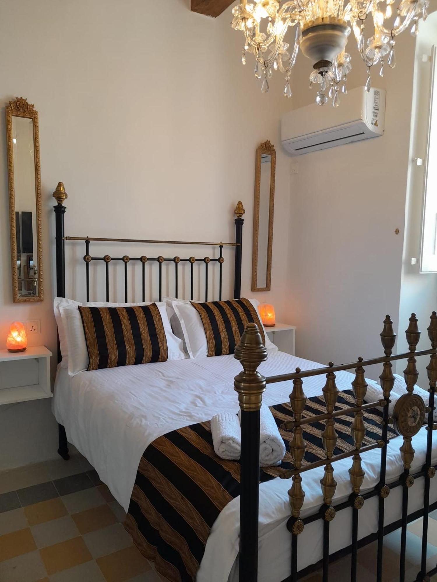 Apartment Charming Town House In Cospicua, Valperga Cospicua
